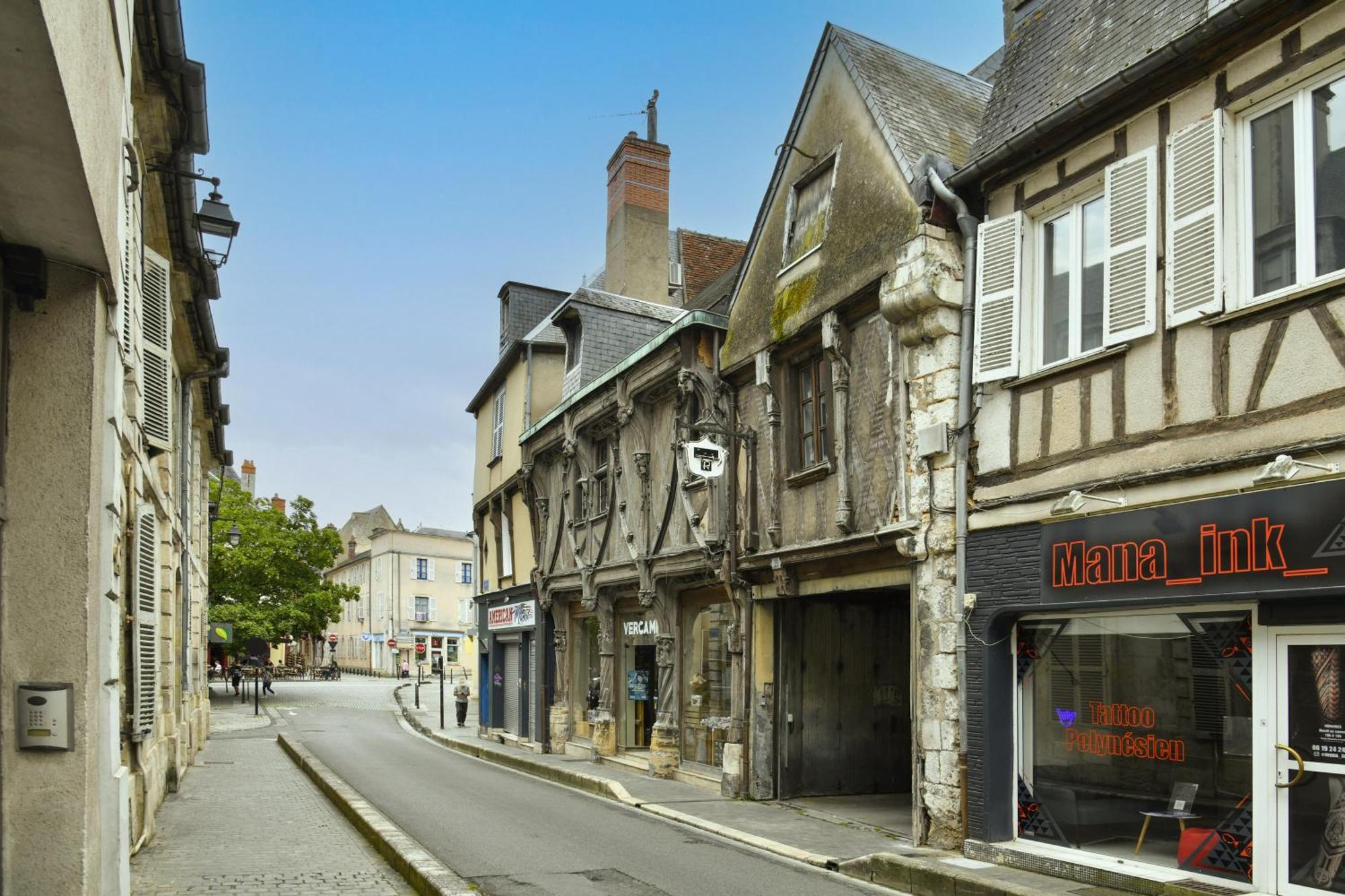 La Dame Blanche - Appartement Hypercentre Historique Bourges Exterior photo